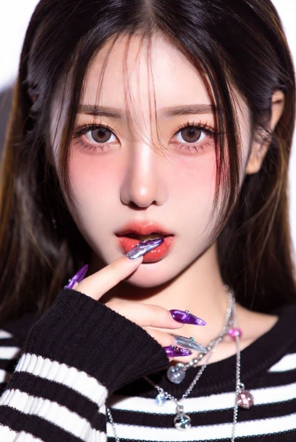 年轻女性的超近特写肖像 — Generated result